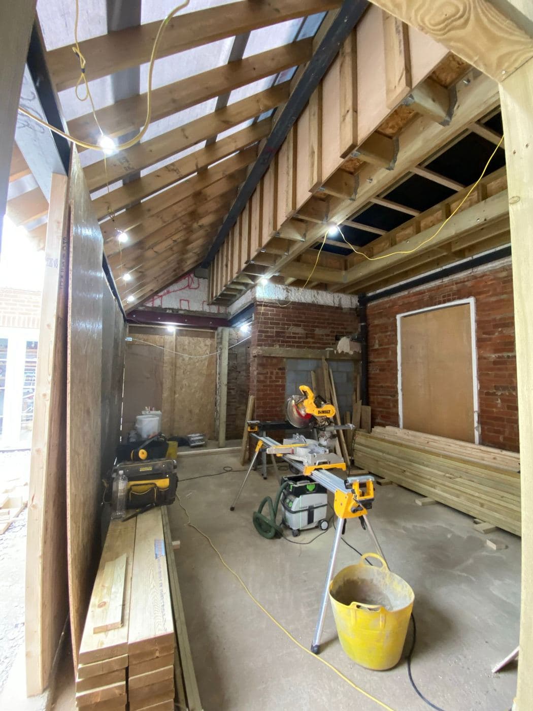 Timber roof structure open to the apex with steel supports
