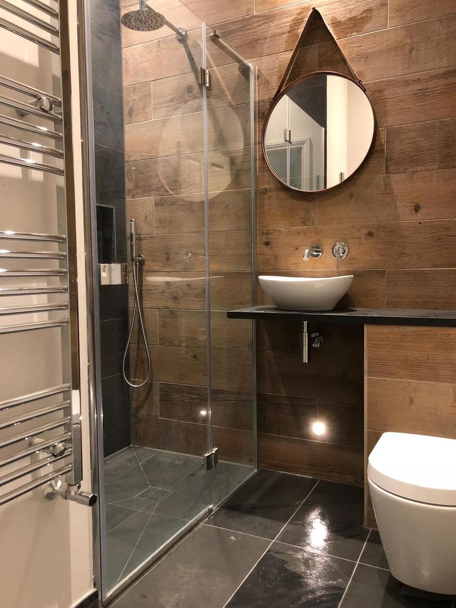 Shower room and round mirror