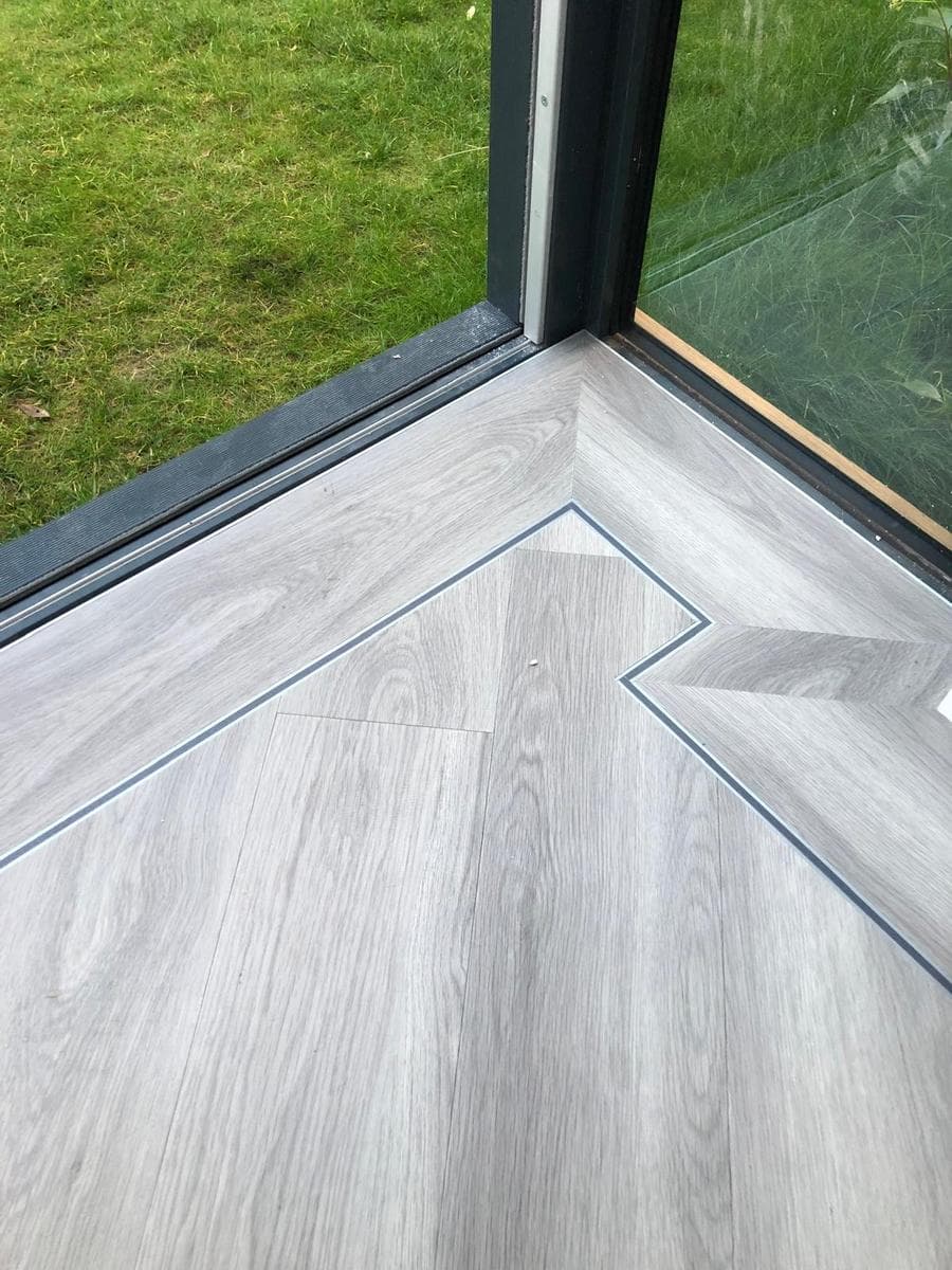 Floor detail at the threshold of the sliding doors