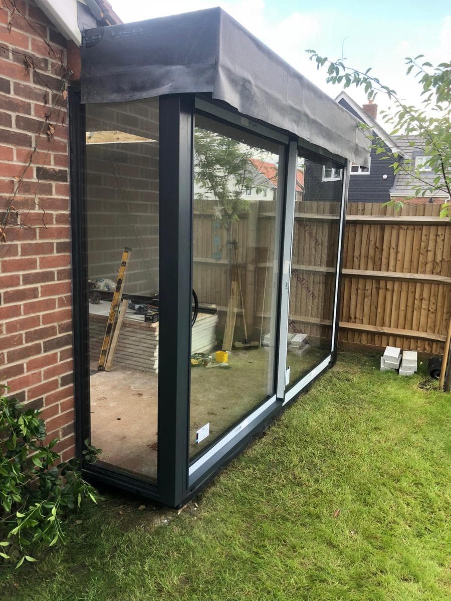 Garden room, sliders in