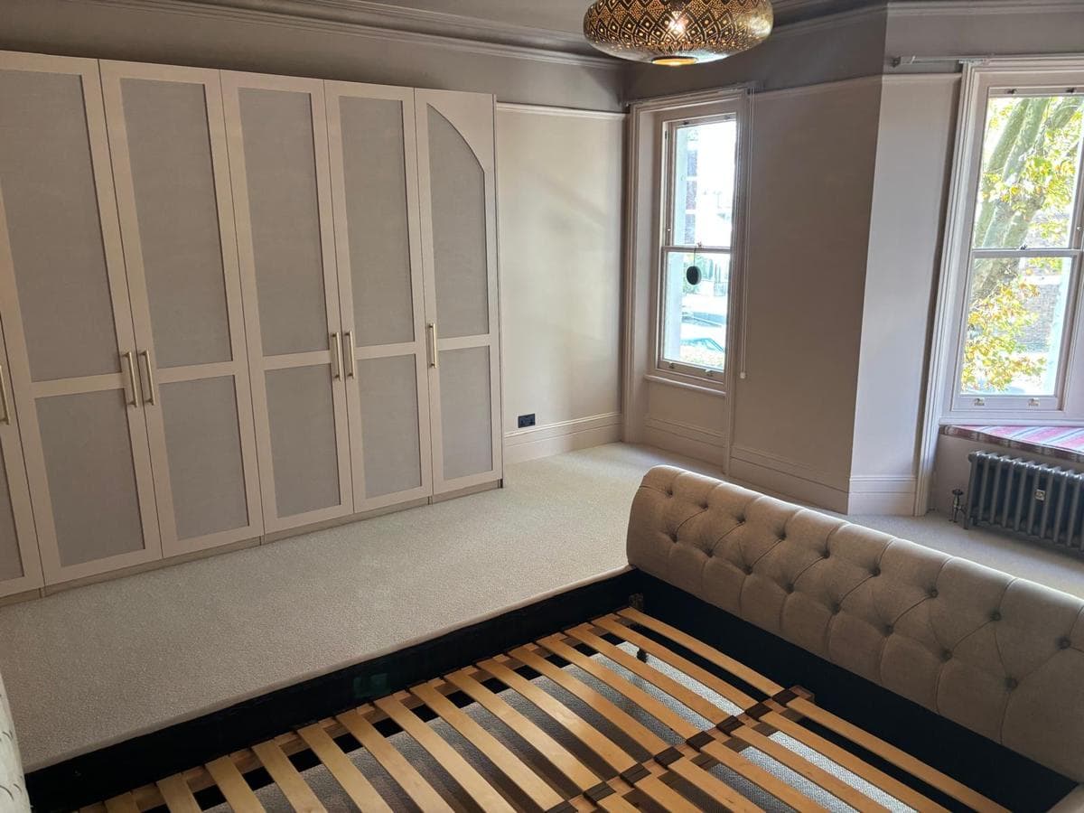 Fitted wardrobes, full wall